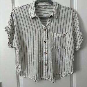Aeropostale Button Down Striped Short Sleeve shirt